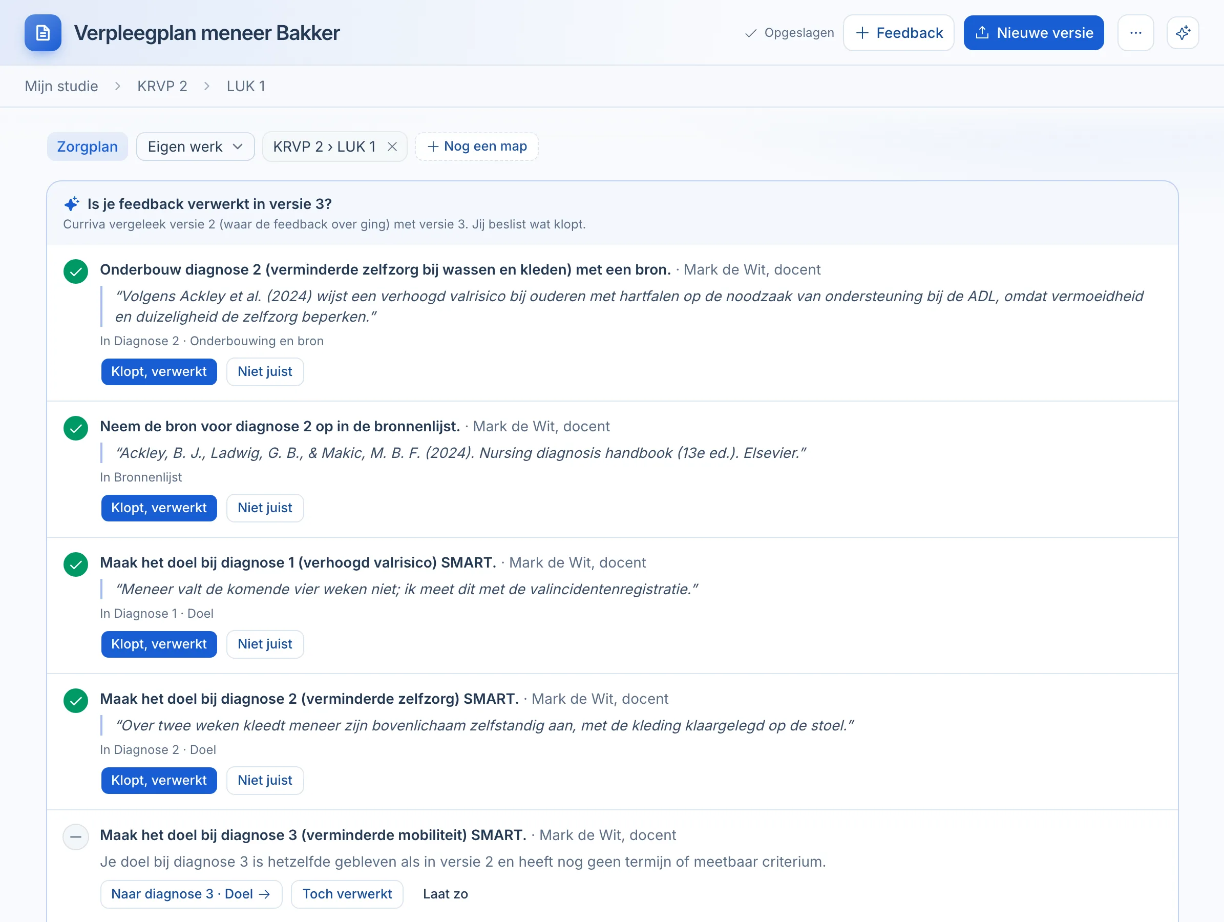 Het verpleegplan meneer Bakker met bovenaan de vraag: is je feedback verwerkt in versie 3? Per feedbackpunt van de docent staat een citaat uit versie 3 met de knoppen Klopt, verwerkt en Niet juist. Bij doel 3 ziet Curriva nog geen verandering.